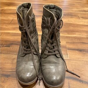 Stylish Brown Lace-Up Women's Boots